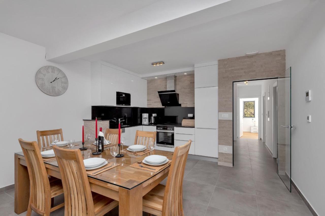 Luxury Apartment Sidro With Free Beach Parking Makarska Bagian luar foto