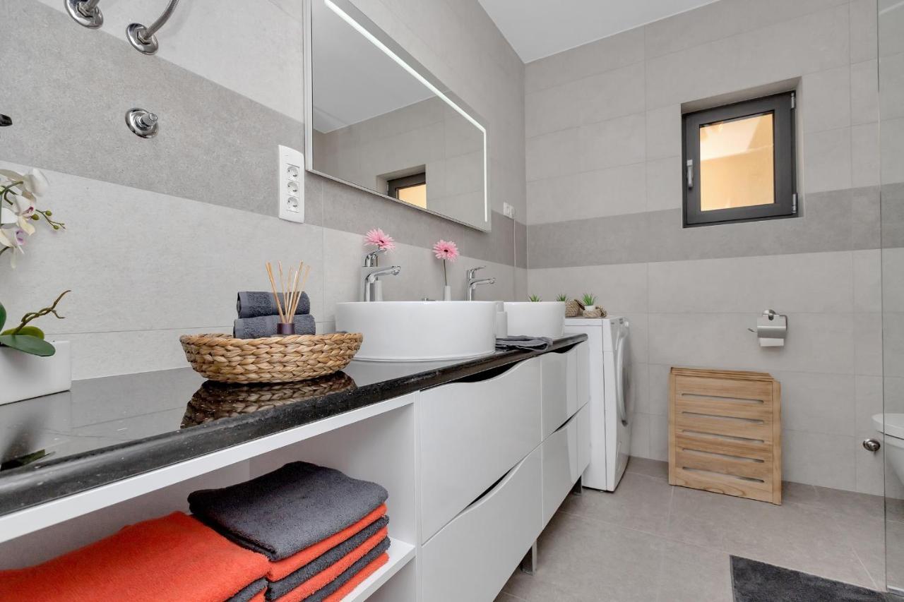 Luxury Apartment Sidro With Free Beach Parking Makarska Bagian luar foto