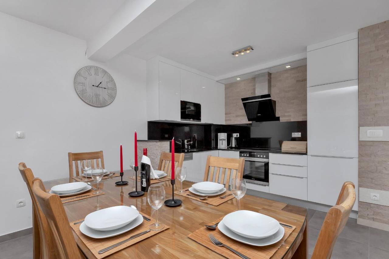 Luxury Apartment Sidro With Free Beach Parking Makarska Bagian luar foto